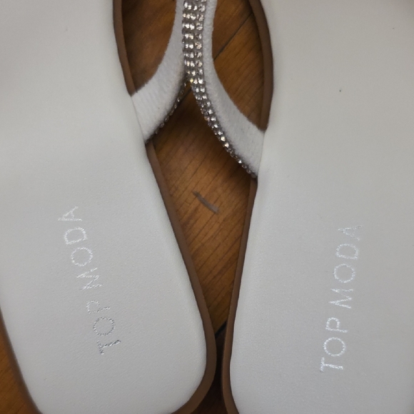 TOP Moda White Rhinestone Heart Sandals - Picture 3 of 6